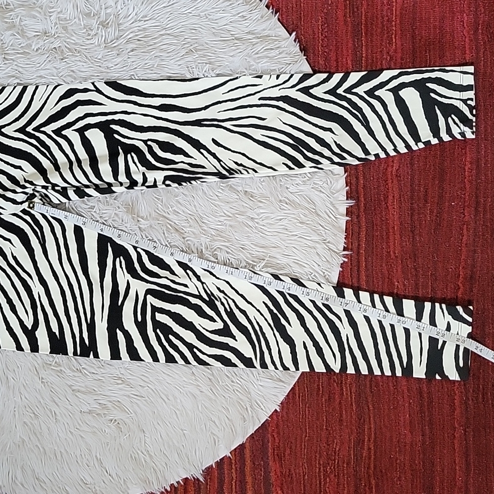 💥 NWOT Beautiful Zebra Print Set 💥 - Picture 6 of 17